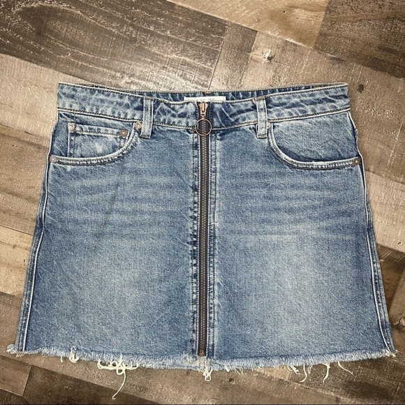 Free People Mini Zip It Up Denim Skirt size 28 - Picture 15 of 15